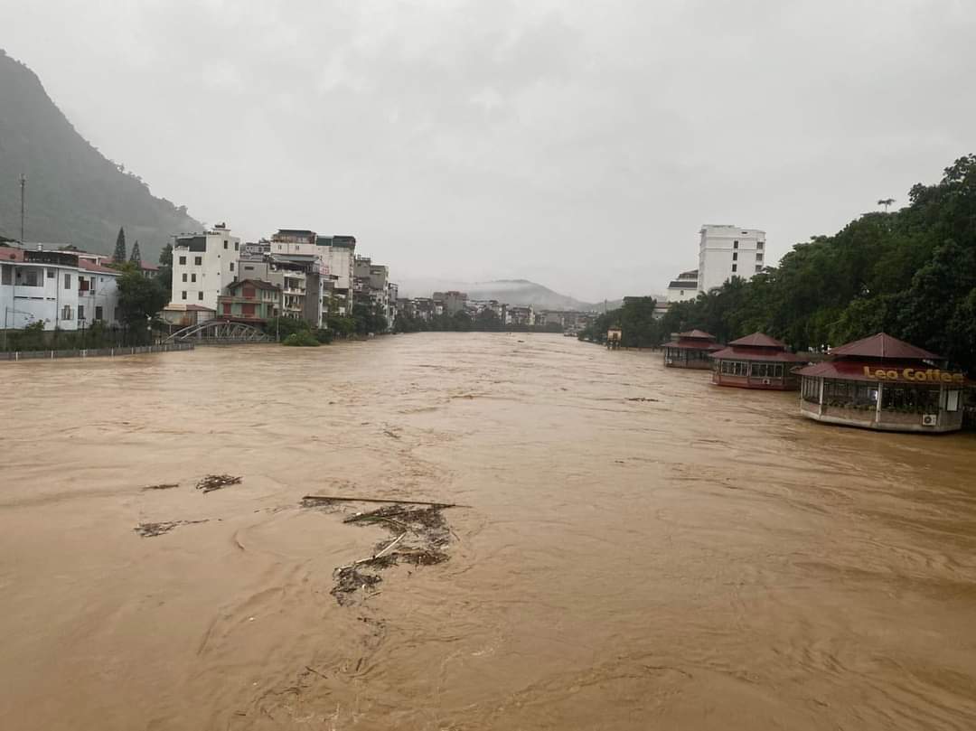 Nhiều khu vực tại thành phố Hà Giang chìm trong biển nước- Ảnh 6.