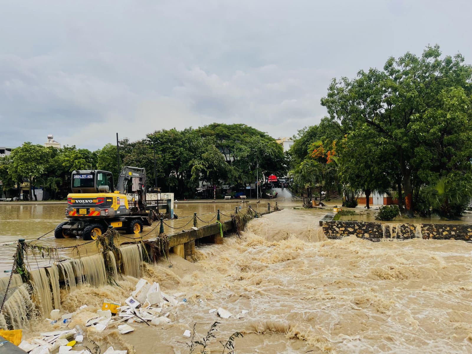 Quảng Ninh thiệt hại 5 tỷ đồng do mưa lớn, riêng Uông Bí hơn 1.000 nhà dân bị ngập- Ảnh 2.