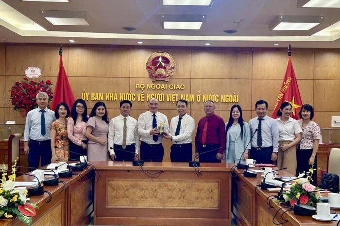 Tăng cường giải đáp, hỗ trợ pháp lý cho người Việt ở nước ngoài- Ảnh 1.