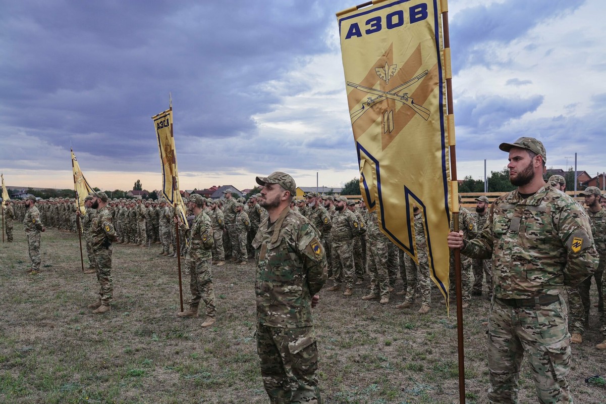 Mỹ bật đèn xanh cho lữ đoàn Azov khét tiếng của Ukraine, chuyện gì sẽ xảy ra với Nga?- Ảnh 1.