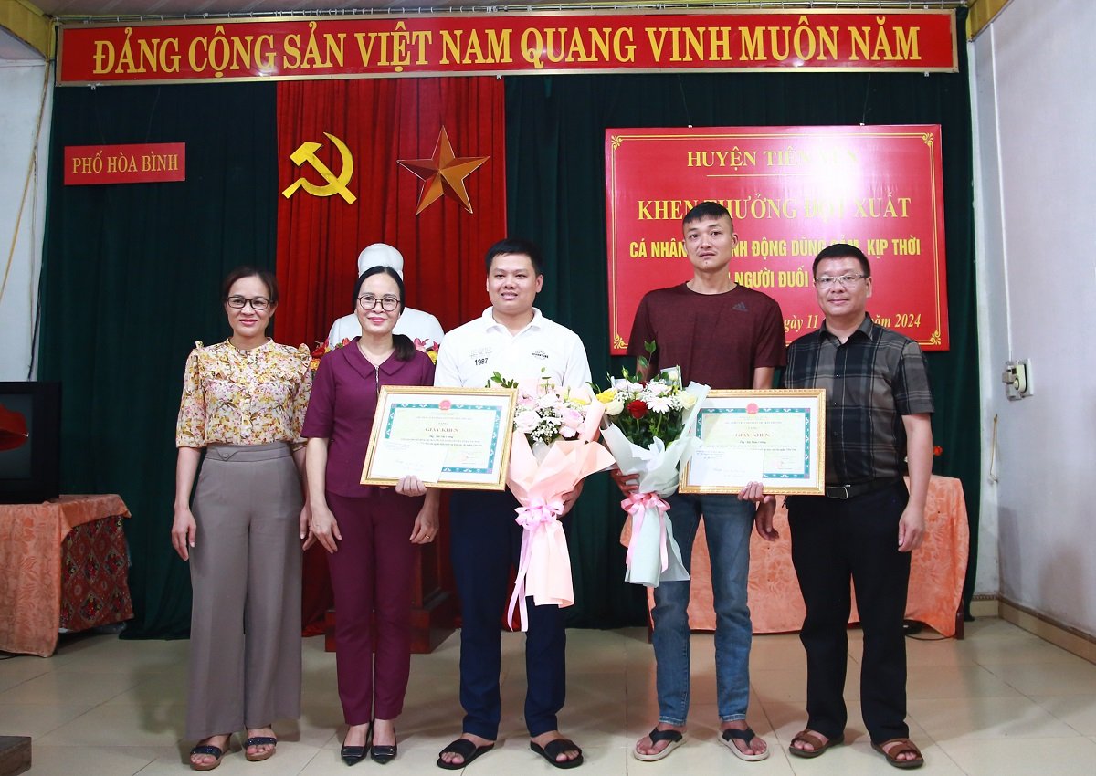 Quảng Ninh: Hai thanh niên liều mình lao xuống dòng nước cứu người bị lũ cuốn- Ảnh 2.