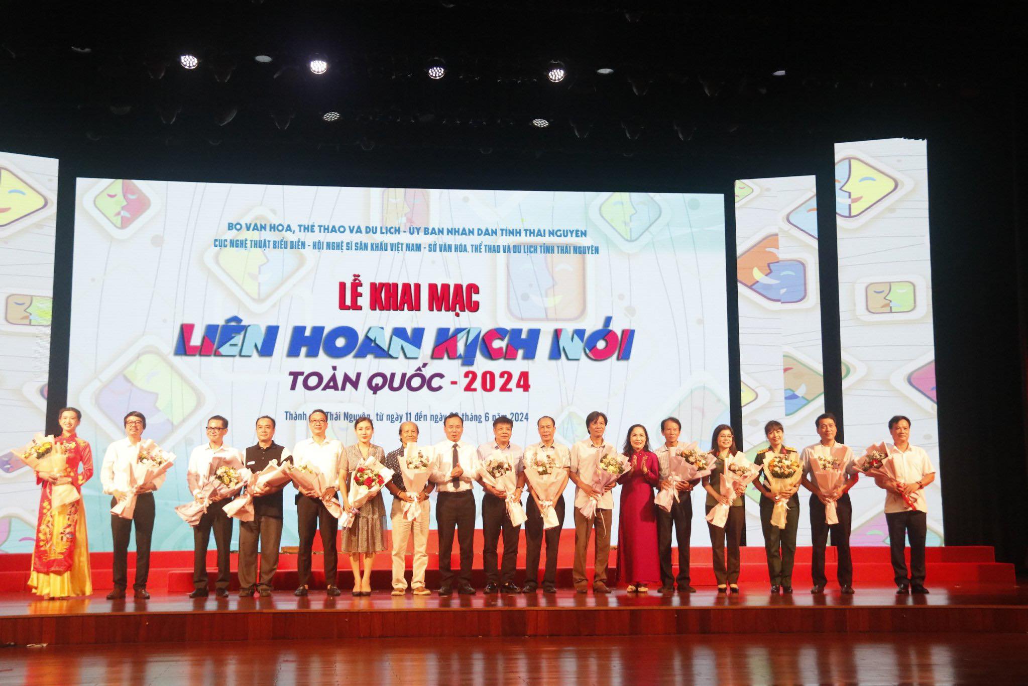 Thanh Sơn, Lương Thu Trang khiến khán giả đẫm nước mắt trong Liên hoan Kịch nói toàn quốc 2024- Ảnh 2.