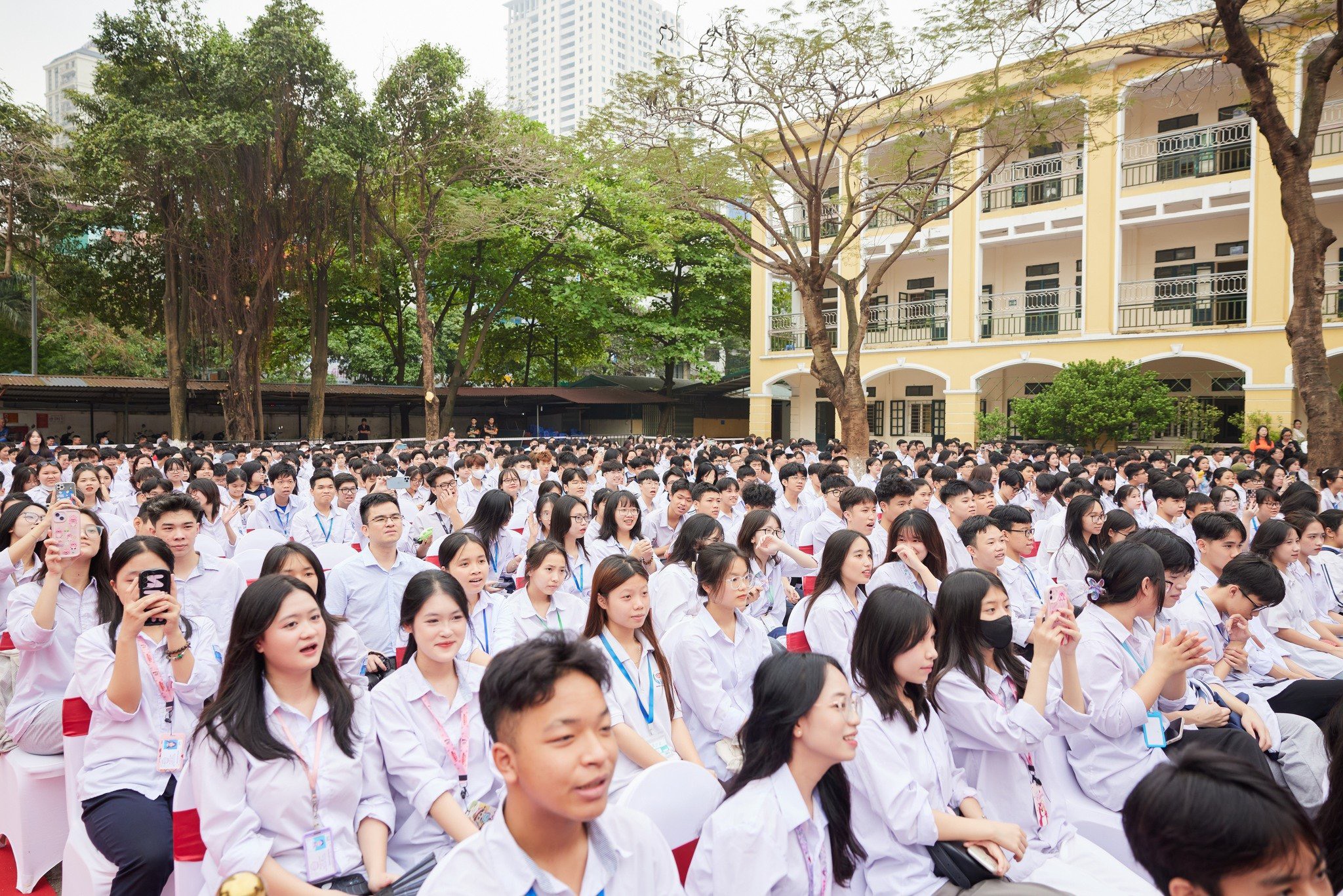 Một trường THPT ở Hà Nội chuyển sang chất lượng cao: Học phí thấp, học sinh không cần học thêm- Ảnh 2.