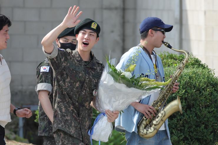 Jin (BTS) hoàn thành nghĩa vụ quân sự- Ảnh 2.