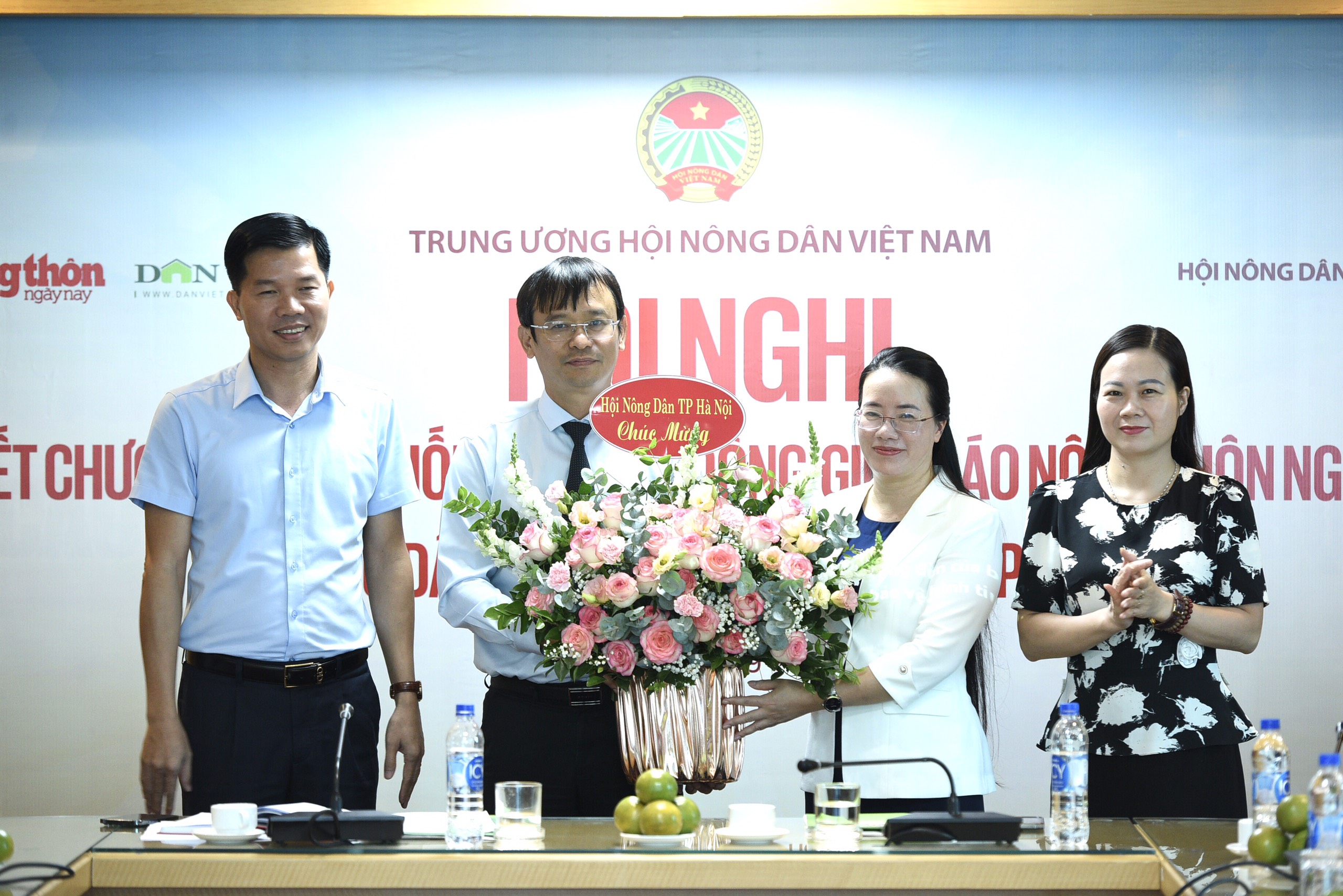Báo NTNN/điện tử Dân Việt ký kết chương trình phối hợp hoạt động với Hội Nông dân thành phố Hà Nội- Ảnh 5.