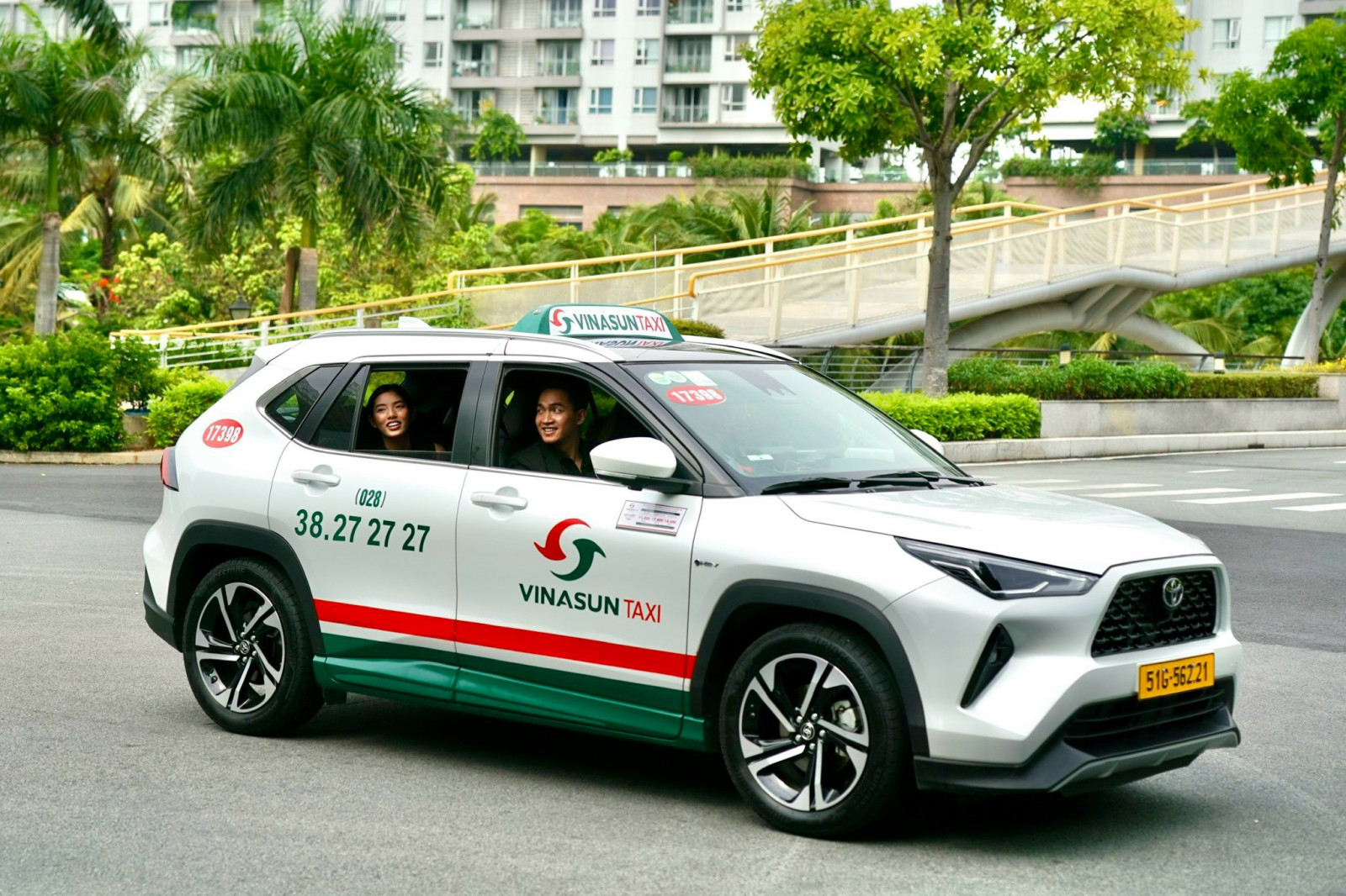 Dịch vụ taxi hybrid đầu tiên tại Việt Nam- Ảnh 2.