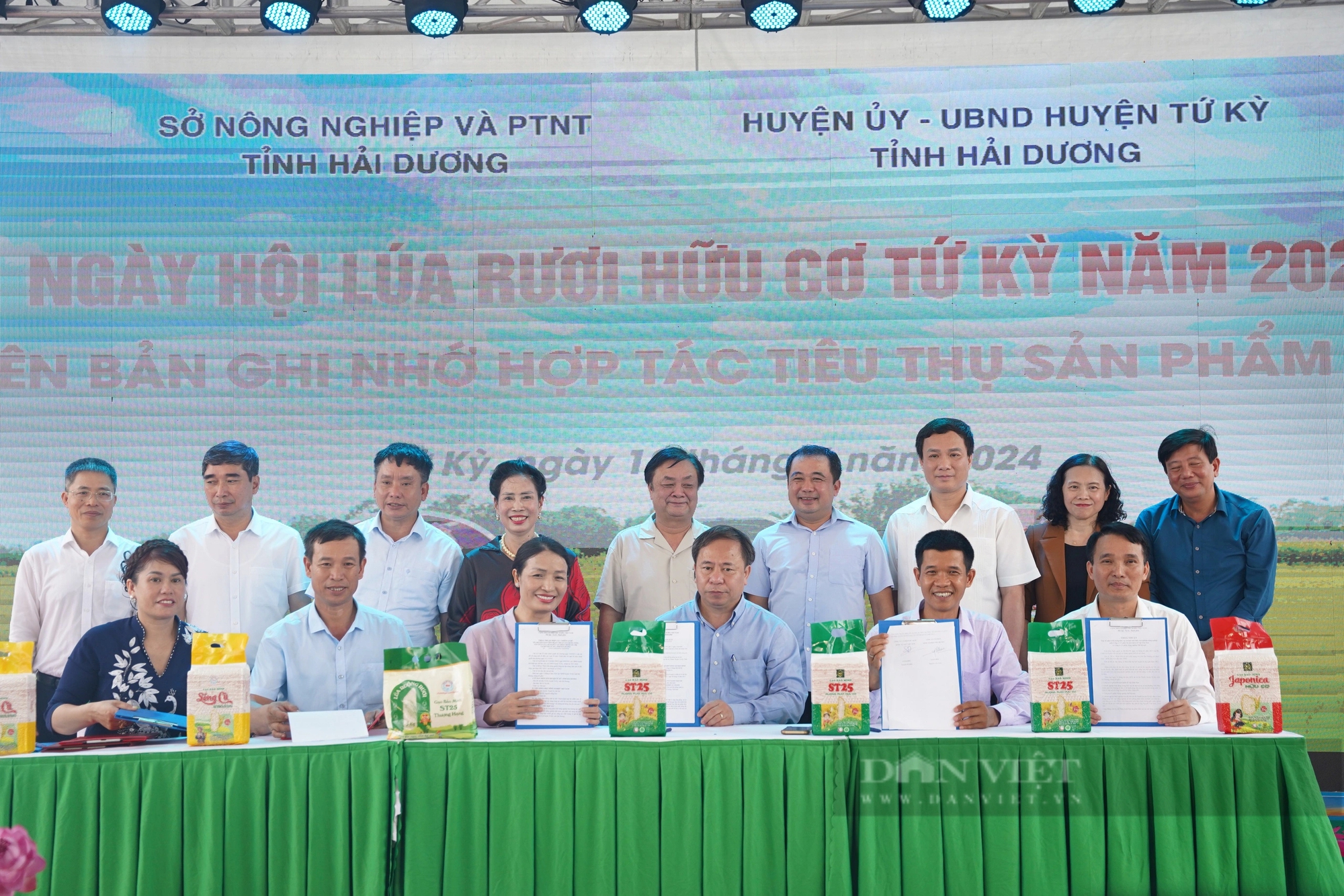 Một huyện của tỉnh Hải Dương, tổ chức ngày hội cho cây lúa, con rươi, Bộ trưởng Bộ NNPTNT đến tận nơi xem- Ảnh 6.