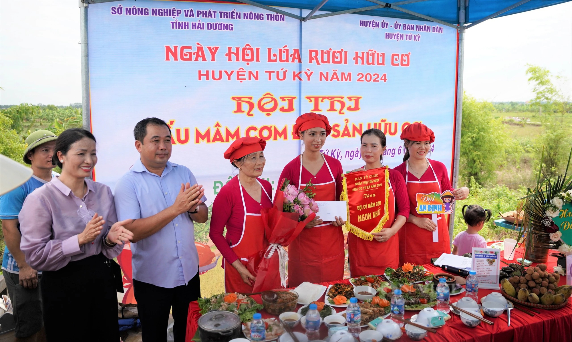 Một huyện của tỉnh Hải Dương, tổ chức ngày hội cho cây lúa, con rươi, Bộ trưởng Bộ NNPTNT đến tận nơi xem- Ảnh 10.