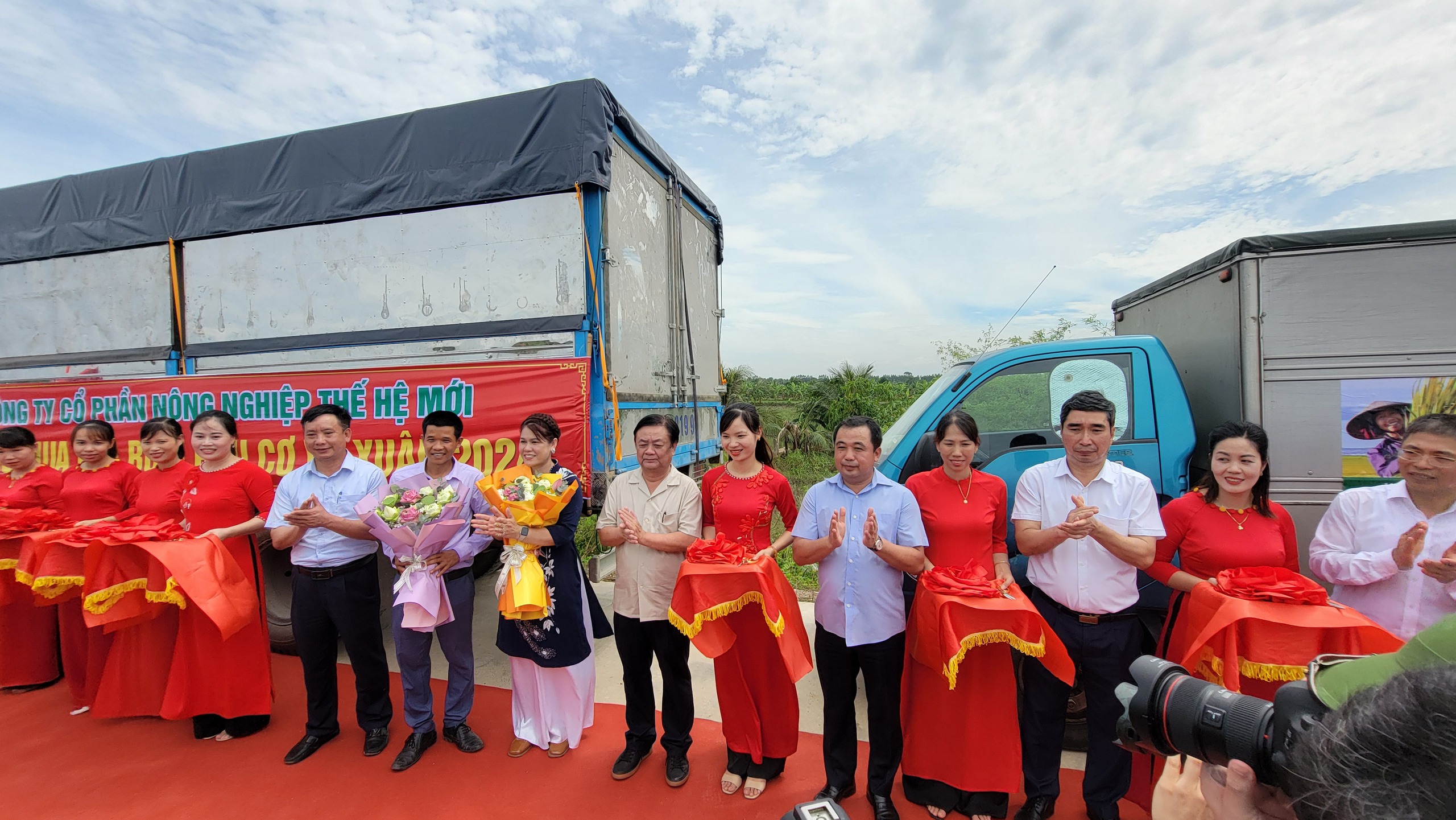 Một huyện của tỉnh Hải Dương, tổ chức ngày hội cho cây lúa, con rươi, Bộ trưởng Bộ NNPTNT đến tận nơi xem- Ảnh 1.