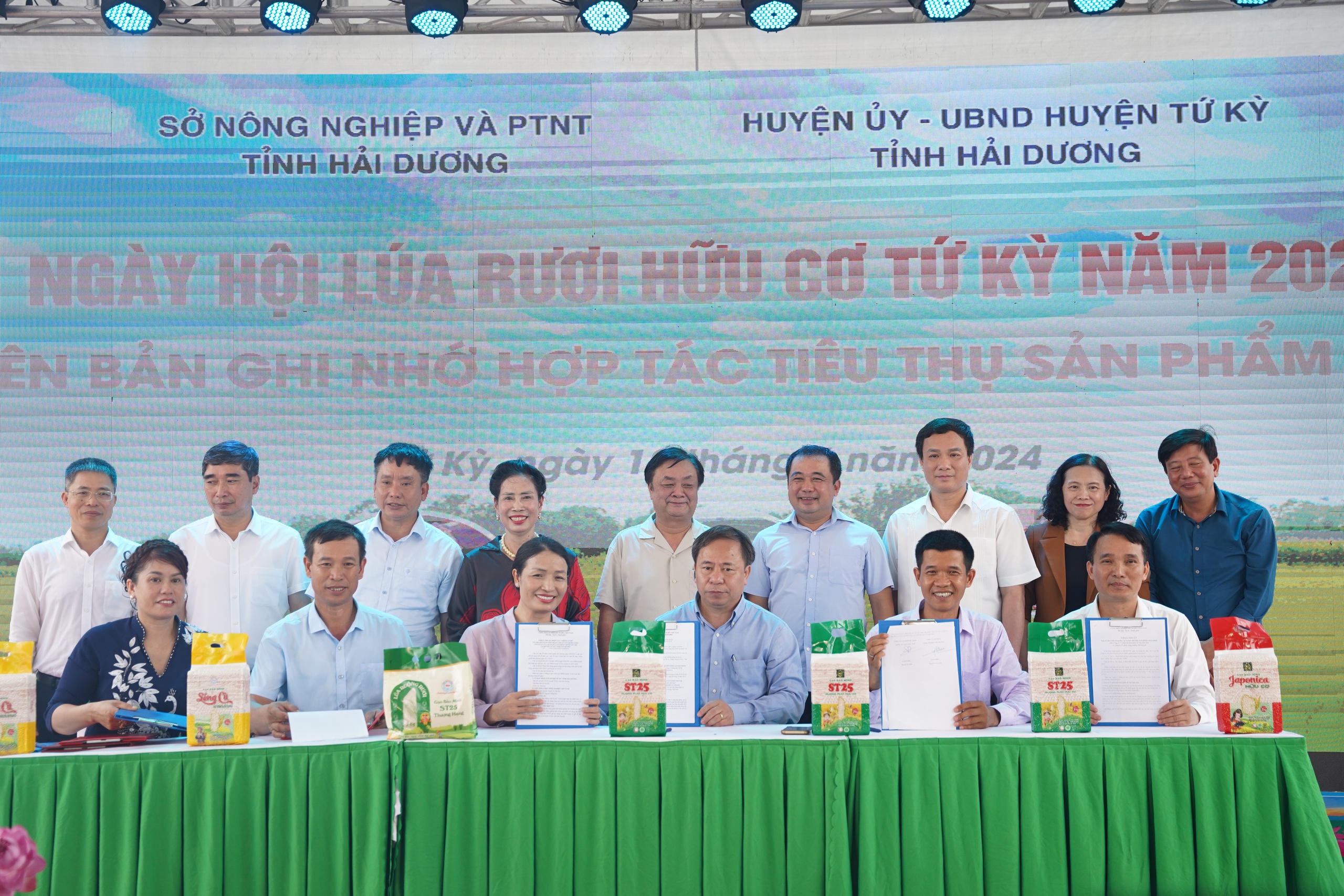 Một huyện của tỉnh Hải Dương, tổ chức ngày hội cho cây lúa, con rươi, Bộ trưởng Bộ NNPTNT đến tận nơi xem- Ảnh 2.