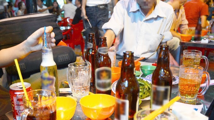 Bộ Tài chính: Áp thuế cao nhằm nâng nhận thức về tác hại do dùng nhiều rượu, bia- Ảnh 1.