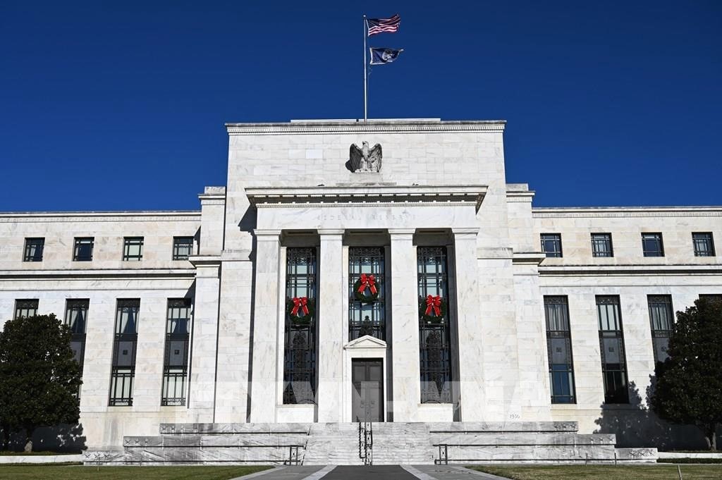 Chứng khoán Mỹ lên đỉnh mới sau quyết định cứng rắn của Fed - Ảnh 2.