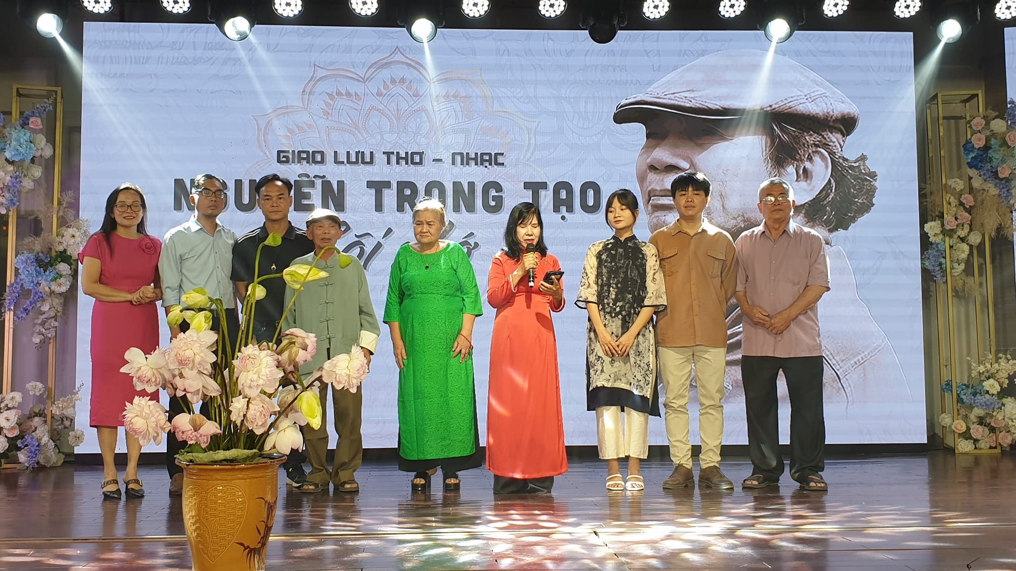 Nghẹn ngào khi “gặp lại” nhà thơ - nhạc sĩ Nguyễn Trọng Tạo tại khu tưởng niệm ở quê nhà- Ảnh 5.