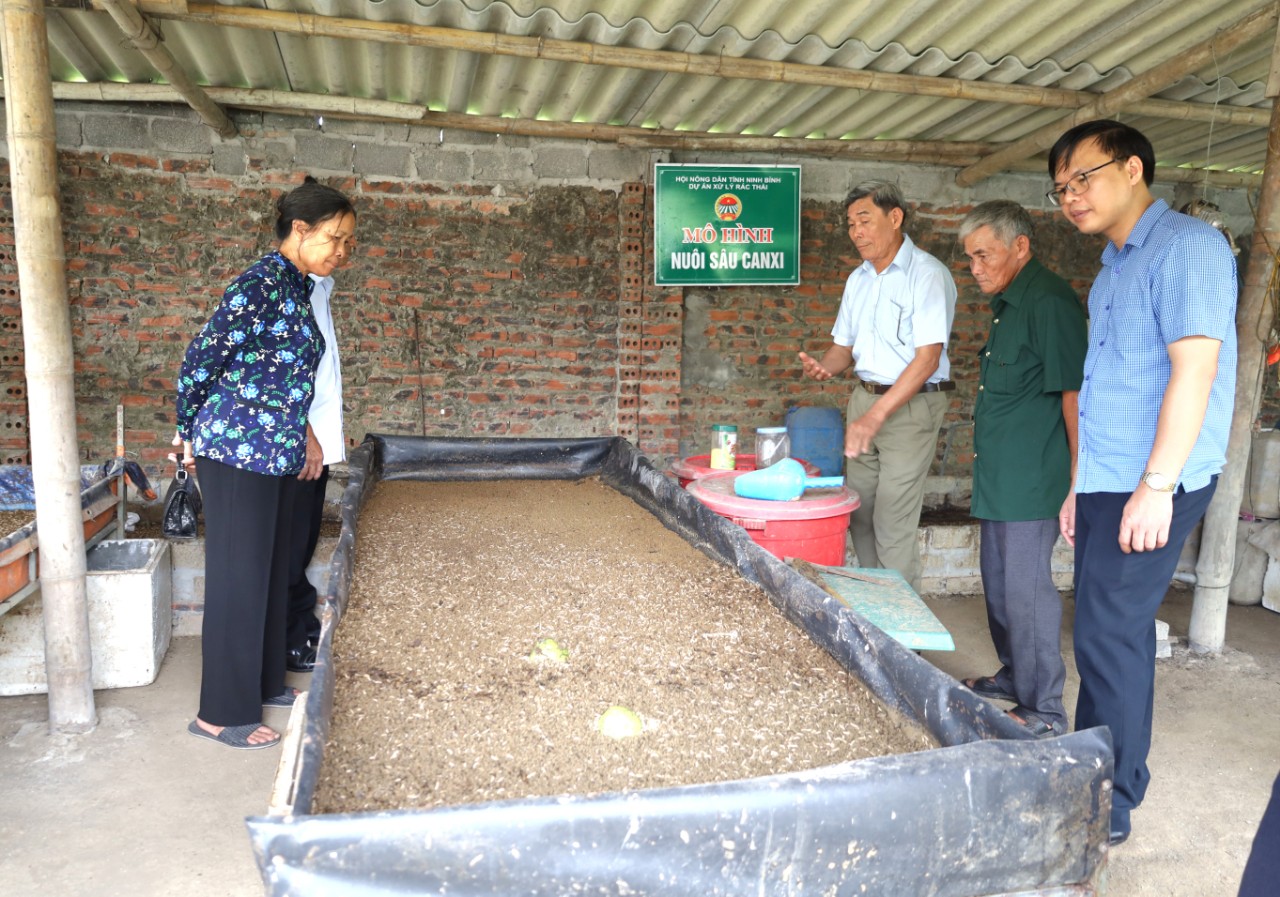 Ninh Bình: Tuyên truyền, vận động nông dân xử lý rác thải bảo vệ môi trường - Ảnh 3.