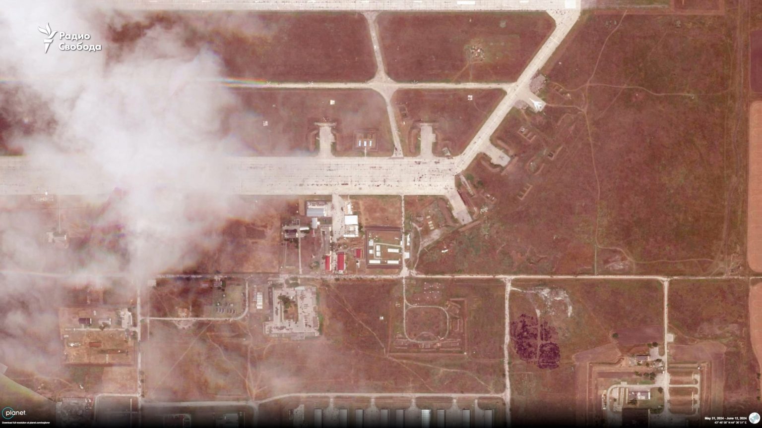 Ảnh vệ tinh phát hiện điều bất thường bên trong căn cứ Nga lần đầu hứng đòn tấn công chấn động của Ukraine- Ảnh 3.