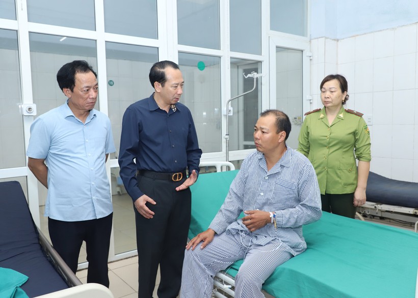 Chủ tịch nước Tô Lâm truy tặng Huân chương Dũng cảm cho 2 kiểm lâm viên hy sinh trong vụ cháy rừng Hà Giang - Ảnh 1.