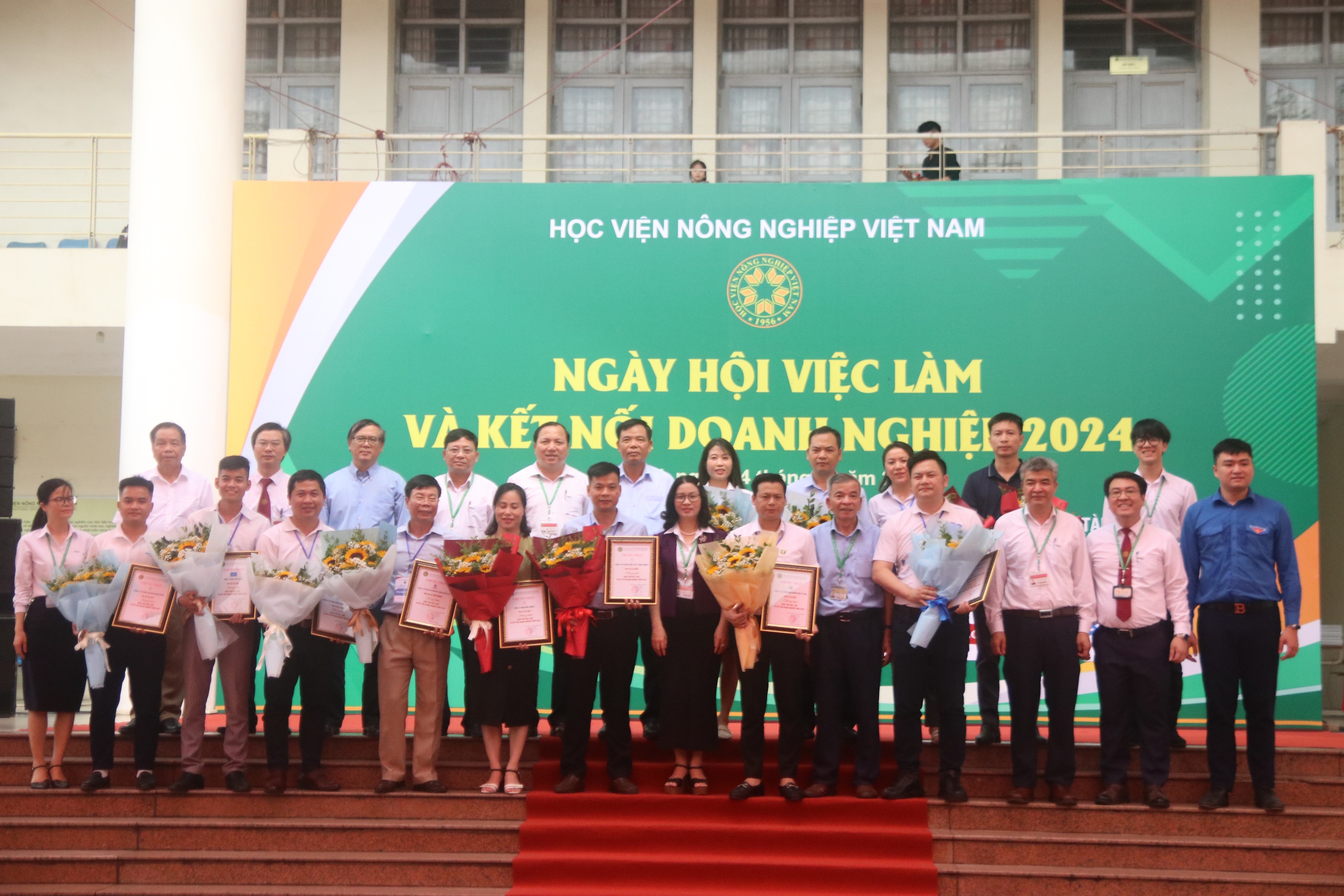 Ngày hội việc làm 2024 của Học viện Nông nghiệp Việt Nam: Hơn 50 doanh nghiệp dành 6.000 vị trí việc làm cho sinh viên- Ảnh 3.