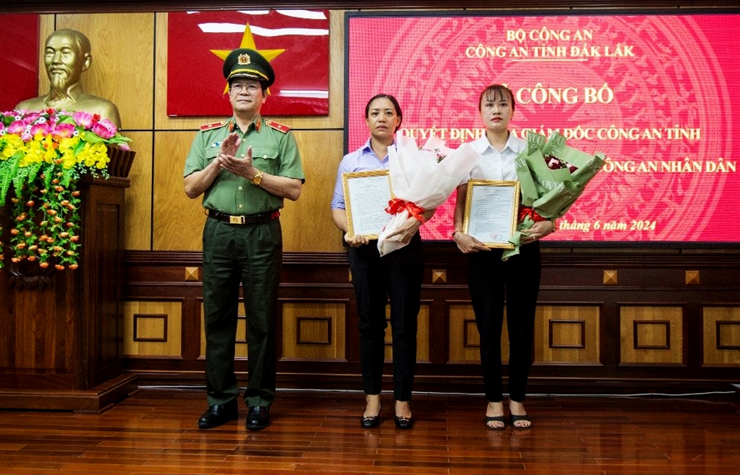 Tuyển vợ của 2 liệt sĩ hy sinh trong vụ khủng bố ở Đắk Lắk vào lực lượng công an nhân dân- Ảnh 1.