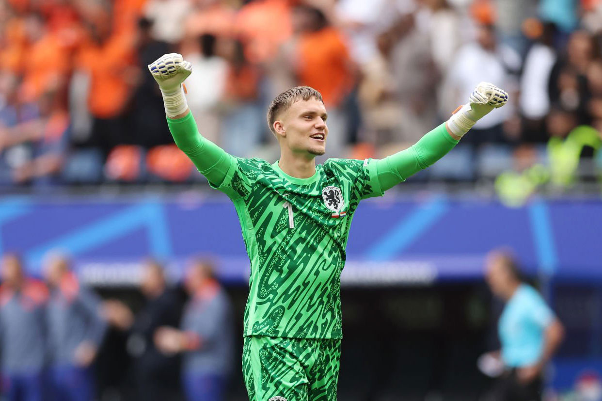 Thắng Ba Lan 2-1, thủ môn Hà Lan tái hiện kỳ tích sau 60 năm- Ảnh 1.