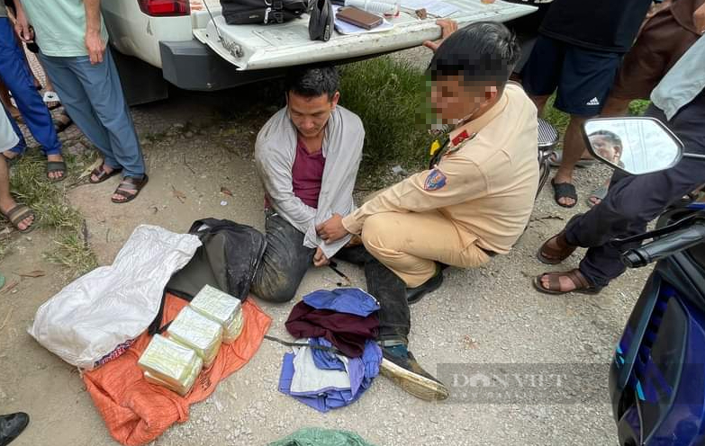 Bắt đối tượng vận chuyển 18 bánh ma túy bằng xe máy từ Thanh Hóa về Hòa Bình - Ảnh 1.