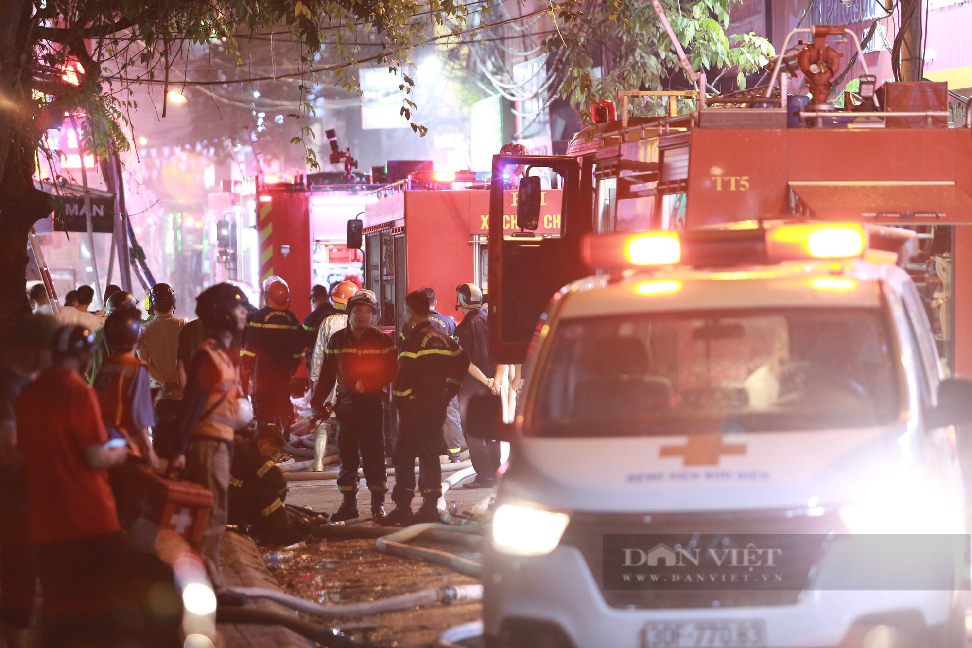 Video: Người dân kể chuyện văng dây cứu 4 người bị nạn trong đám cháy ở Định Công Hạ nhưng bất thành- Ảnh 6.