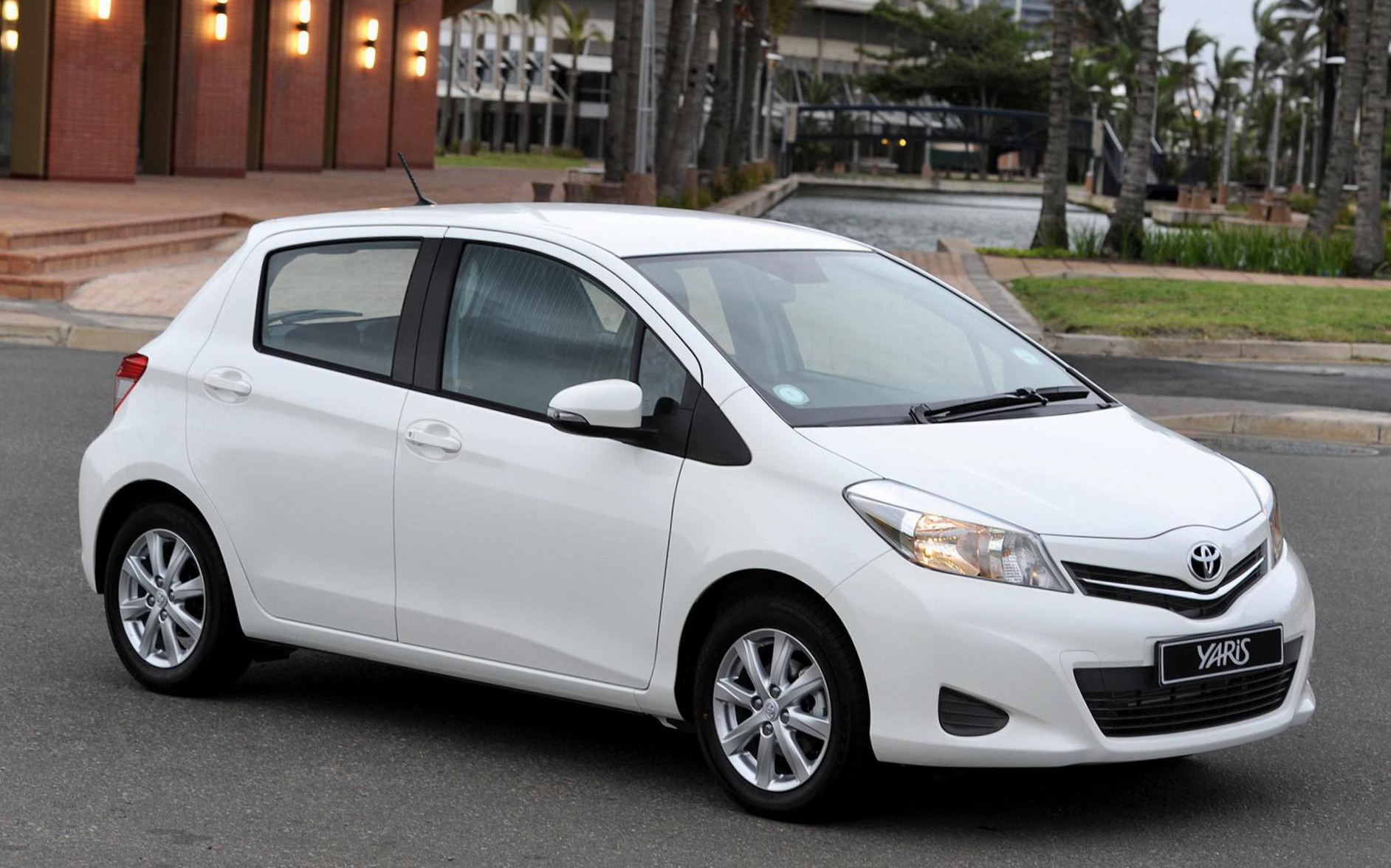 Toyota tiếp tục ngừng sản xuất những mẫu xe trong vụ bê bối 