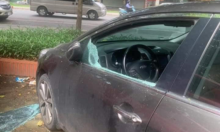 9 ô tô bị đập vỡ kính trong đêm ở Hà Nội- Ảnh 1.