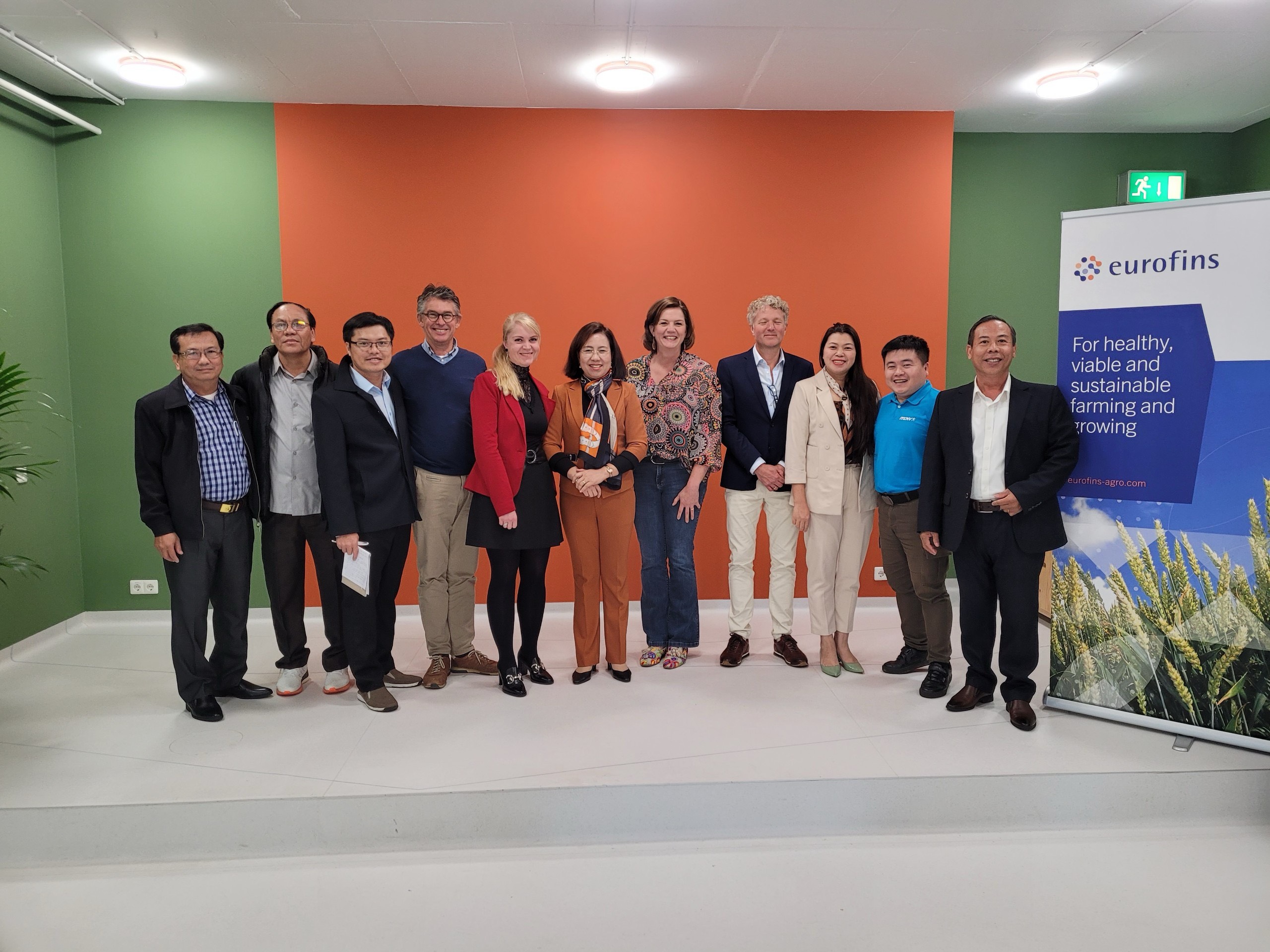 Đoàn công tác Hội Nông dân Việt Nam làm việc với Trung tâm Eurofins nông nghiệp Wageningen Hà Lan- Ảnh 4.