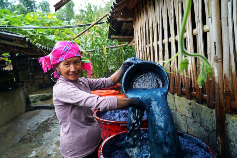Một nơi ở Sa Pa của Lào Cai, hễ trời mưa dân vô rừng vặt thứ lá gì đêm về nấu ra nước nhuộm vải?- Ảnh 10.