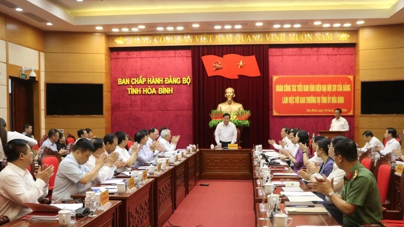 Trưởng Ban Tuyên giáo Trung ương Nguyễn Trọng Nghĩa làm việc tại Tỉnh ủy Hòa Bình- Ảnh 2.