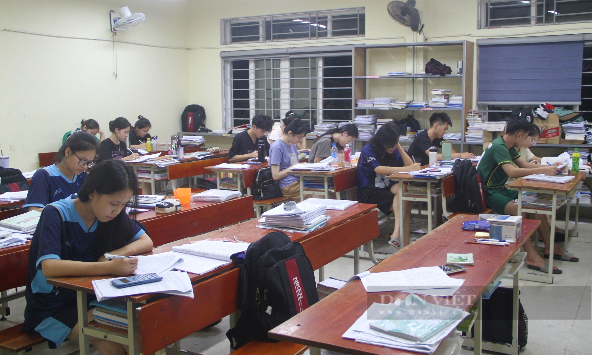 Học sinh dân tộc nội trú Nghệ An nói không với điện thoại, dốc toàn lực ôn thi- Ảnh 2.