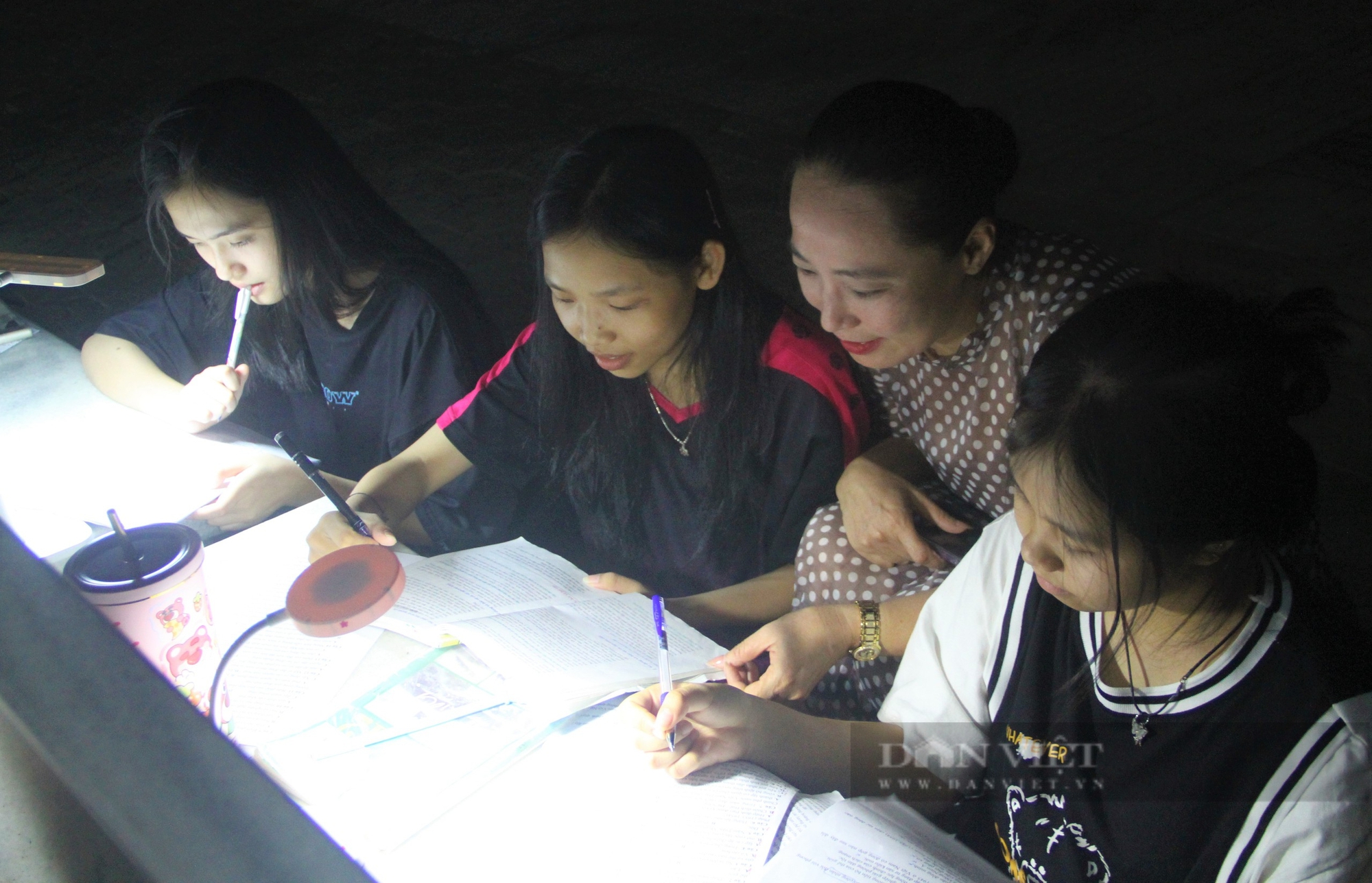 Học sinh dân tộc nội trú Nghệ An nói không với điện thoại, dốc toàn lực ôn thi- Ảnh 3.