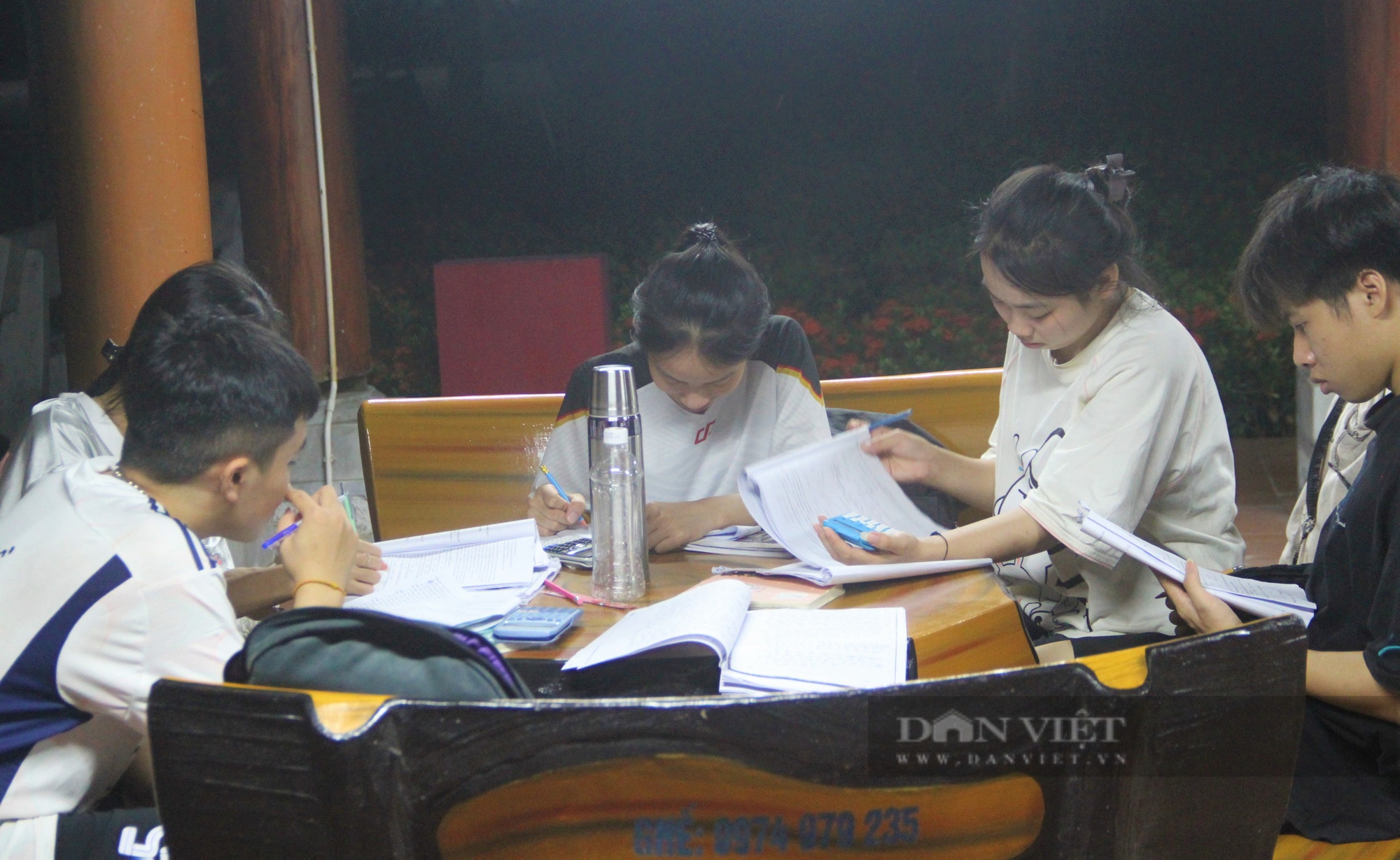 Học sinh dân tộc nội trú Nghệ An nói không với điện thoại, dốc toàn lực ôn thi- Ảnh 9.