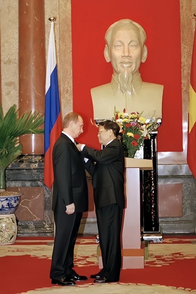 Tổng thống Nga Putin từng được Việt Nam trao tặng Huân chương Hồ Chí Minh- Ảnh 2.