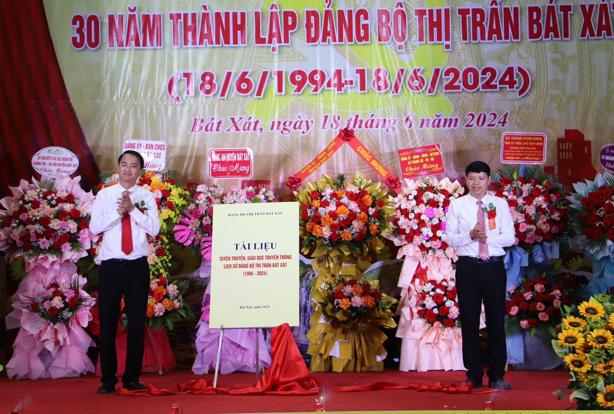 Đảng bộ thị trấn Bát Xát - 30 năm xây dựng và phát triển- Ảnh 4.