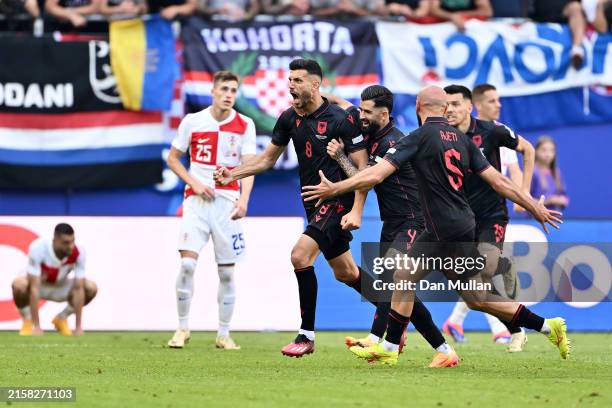 HLV Sylvinho chia sẻ "chìa khoá" giúp Albania cầm hoà Croatia- Ảnh 1.