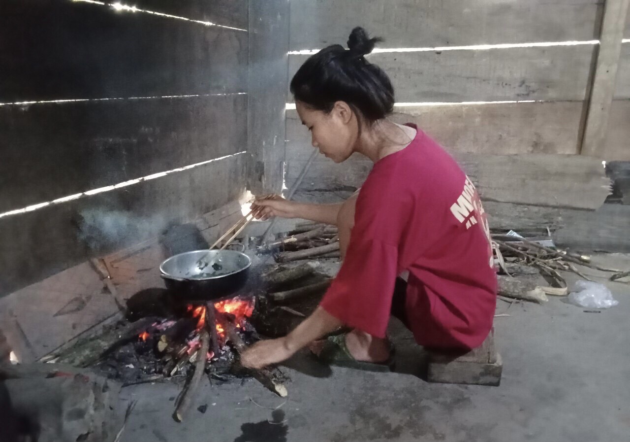 Sinh ra không biết mặt cha, cô học trò nhỏ nhặt ve chai nuôi mẹ tâm thần- Ảnh 6.