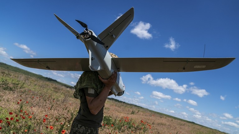 Tin tặc vạch trần bí mật chết người của 'phi công máy bay không người lái' Ukraine- Ảnh 1.