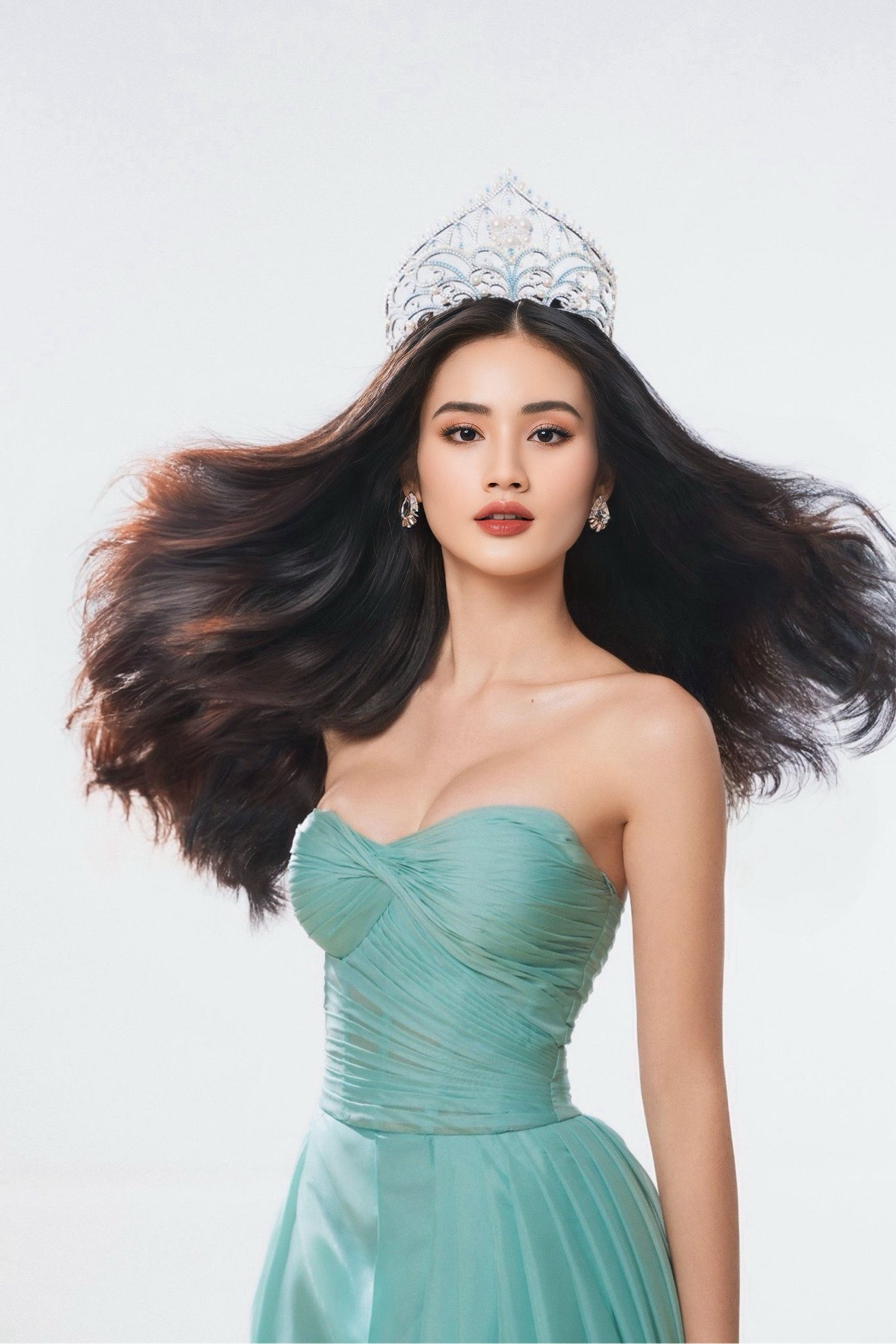 Hoa hậu Ý Nhi làm gì khi hiếm hoi trở về Việt Nam, trước thềm thi Miss World 2025?- Ảnh 1.