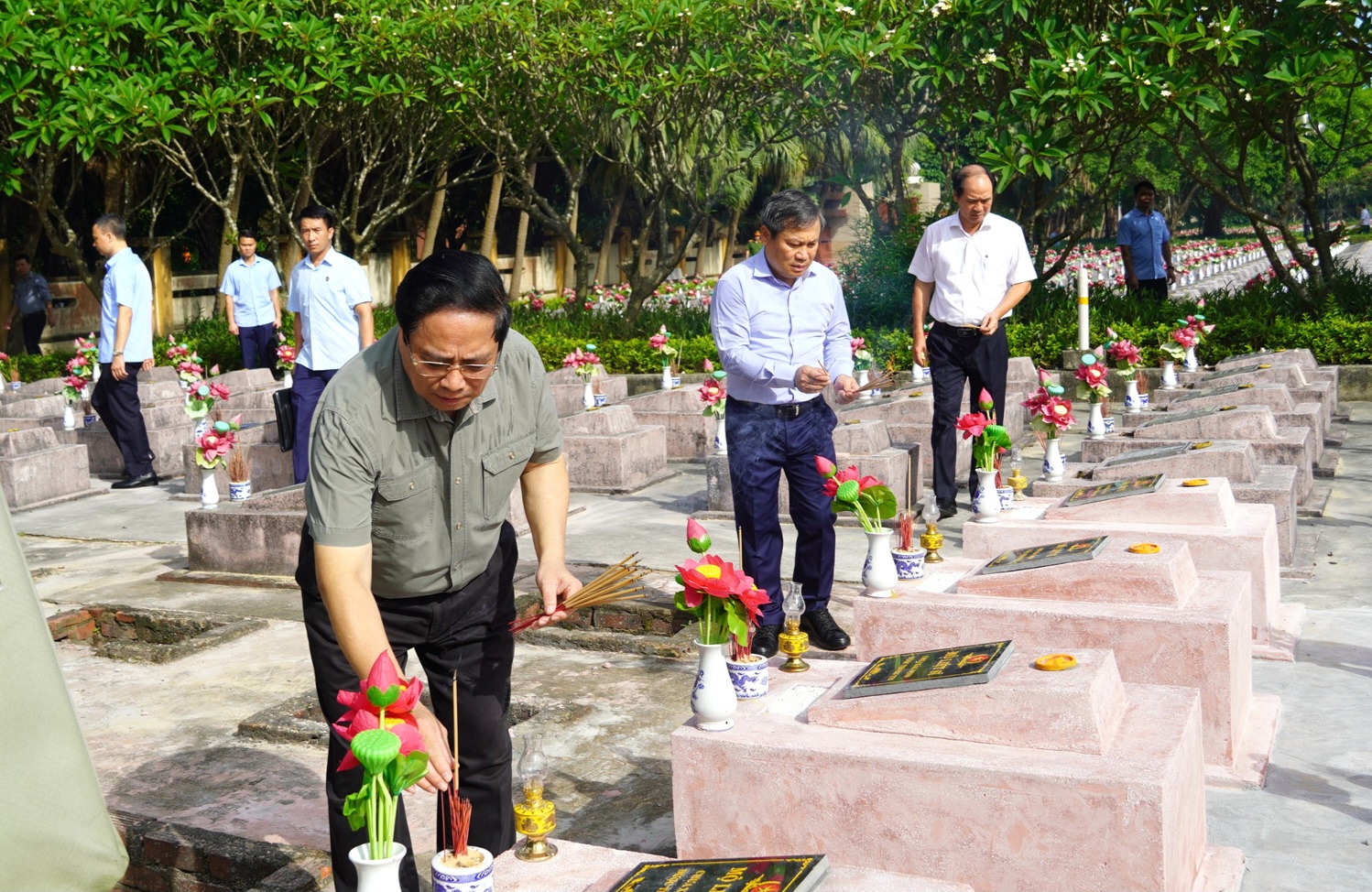 Thủ tướng Phạm Minh Chính viếng mộ Đại tướng Võ Nguyên Giáp- Ảnh 2.