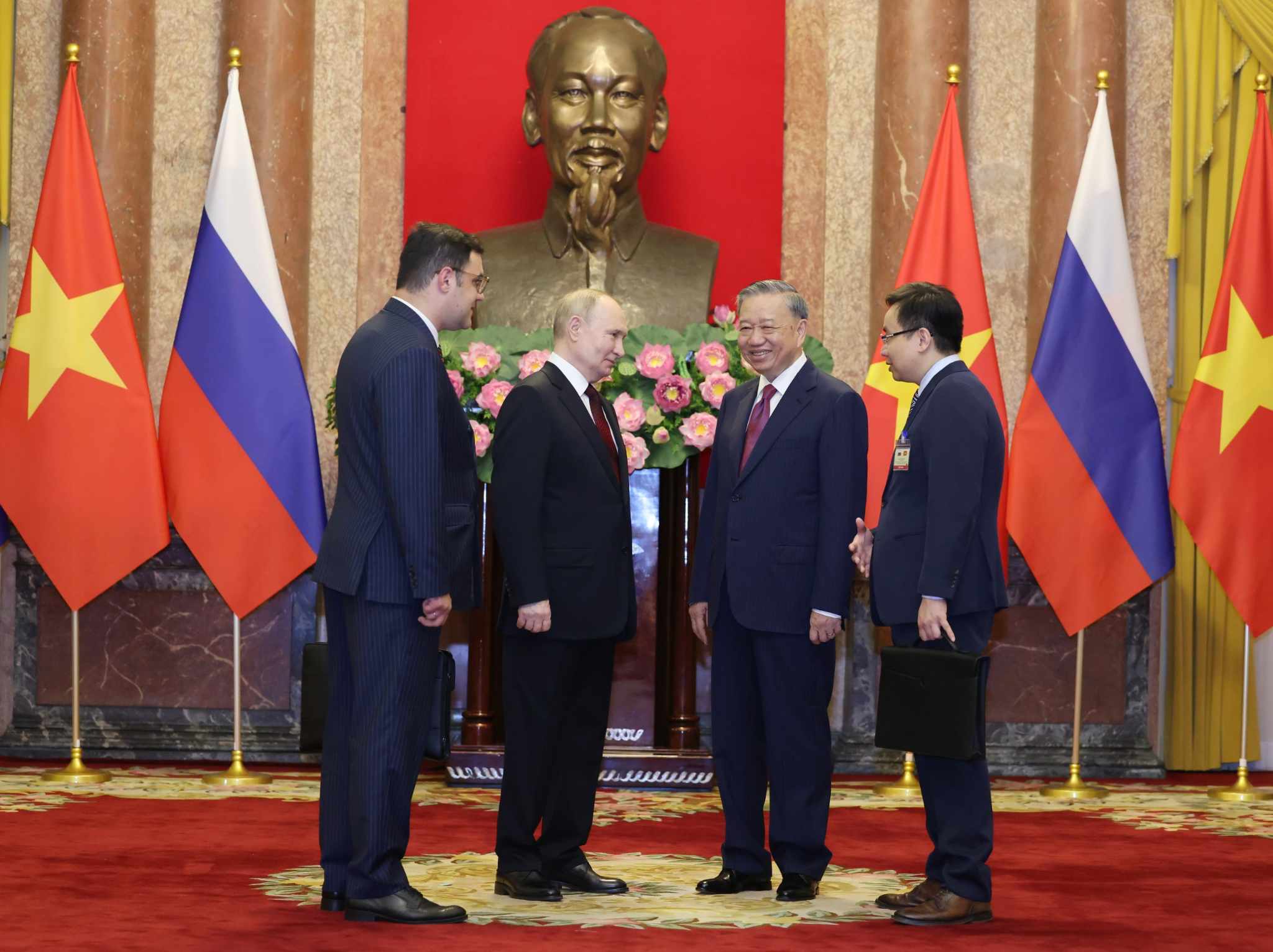 Chủ tịch nước Tô Lâm, Tổng thống Nga Putin đề cao quan hệ tin cậy giữa hai nước- Ảnh 2.