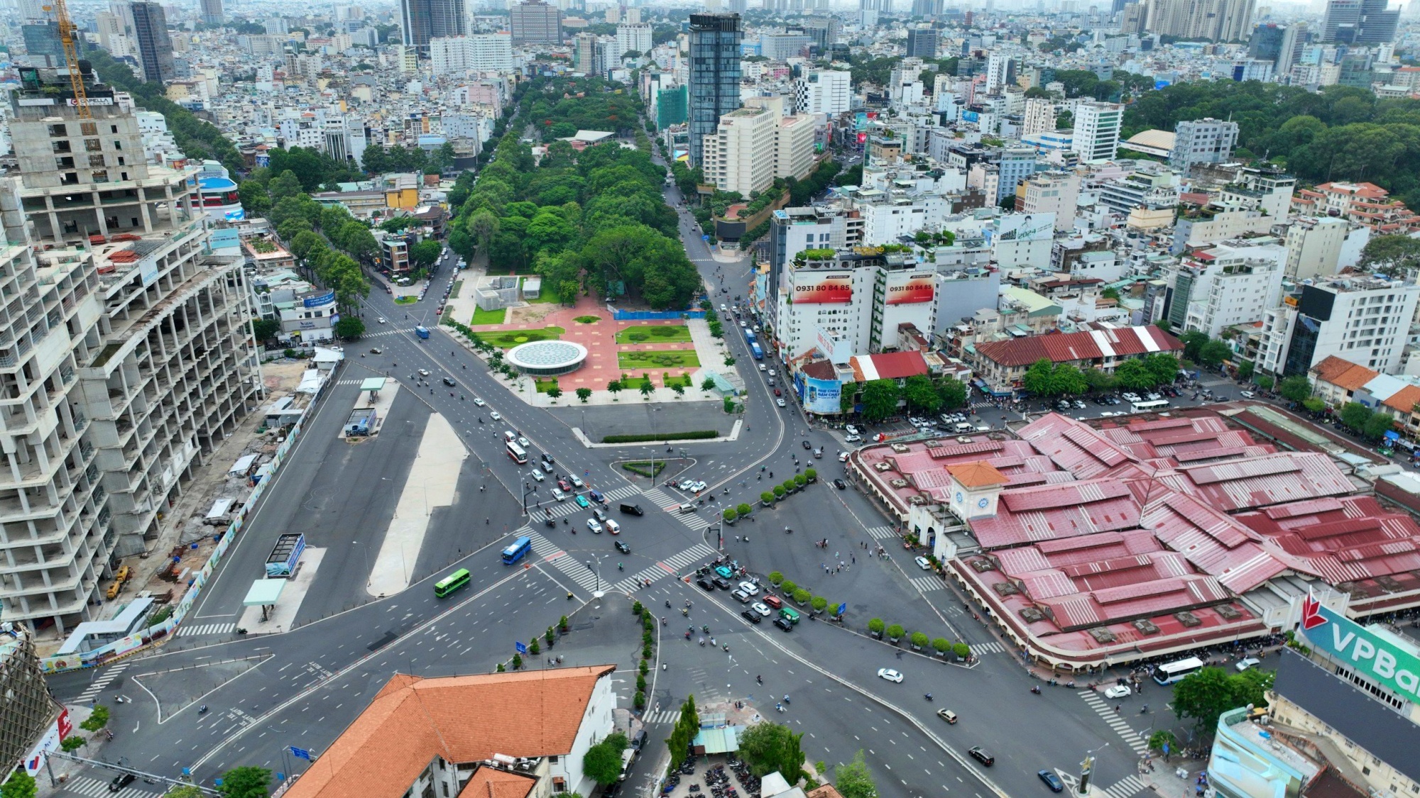 Hiện trạng trước chợ Bến Thành sắp được chi 157 tỷ cải tạo cảnh quan- Ảnh 1.