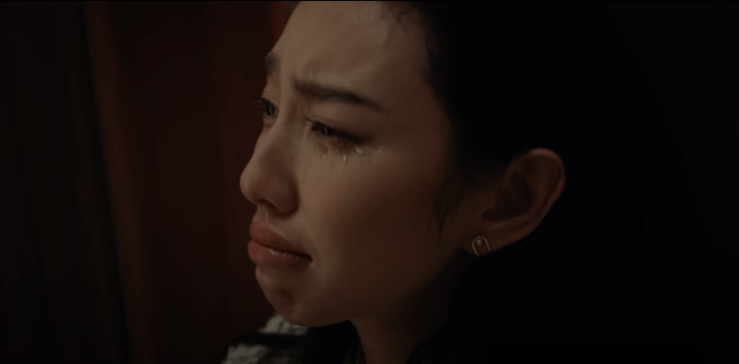 Hoa hậu Thùy Tiên khóc nức nở trong MV "Ngày đầu sau chia tay" của Đức Phúc gây ngỡ ngàng- Ảnh 2.