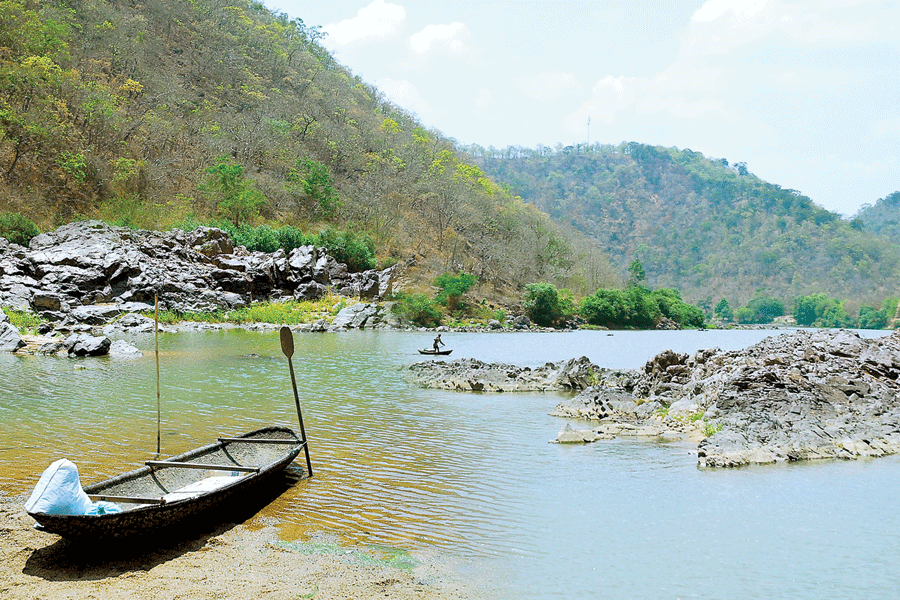 Dòng sông dài 300km lấy nước từ núi cao ở Kon Tum, đổ ra biển Đông phía Phú Yên, chứa bí ẩn tại Gia Lai- Ảnh 1.