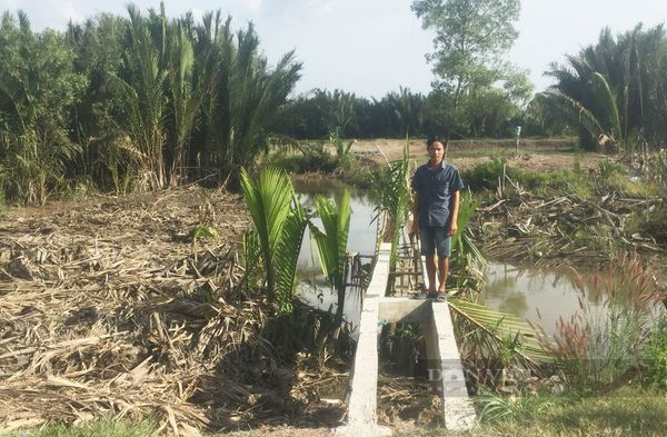 Nhờ báo chí lên tiếng, cây cầu "trái phép" được tồn tại cho trẻ có đường đến trường- Ảnh 1.