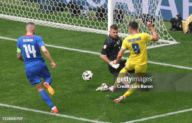 Táo bạo đẩy "sao" Real Madrid lên ghế dự bị, Ukraine bật dậy trước Slovakia- Ảnh 5.