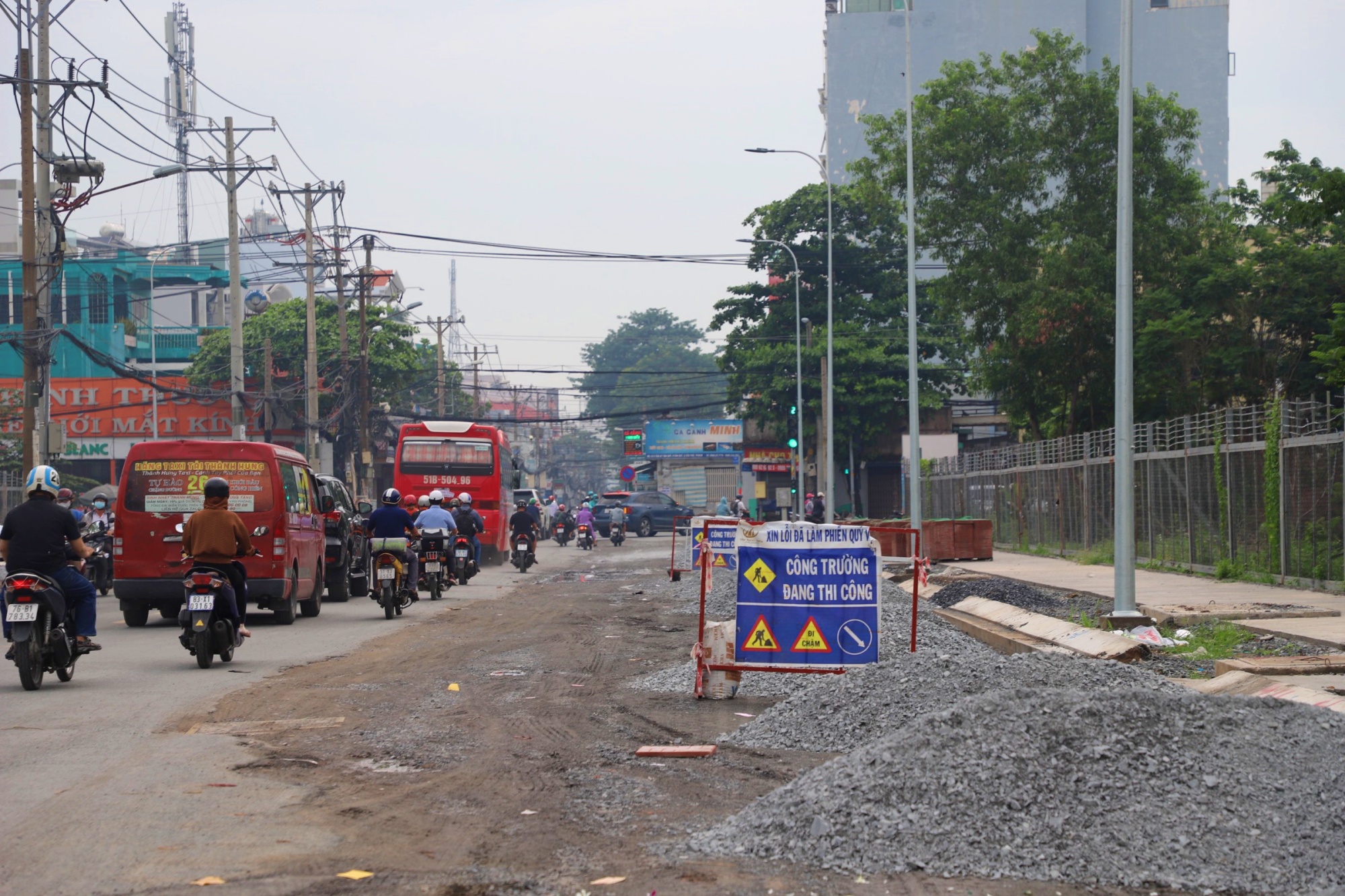 Hiện trạng đường kết nối sân bay Tân Sơn Nhất sau hơn 1 năm thi công mở rộng - Ảnh 3.