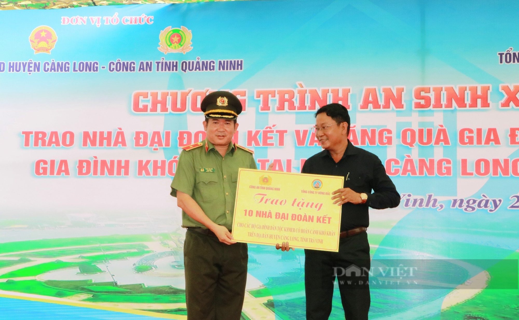 Thiếu tướng Đinh Văn Nơi tri ân gia đình chính sách tại huyện Càng Long, tỉnh Trà Vinh- Ảnh 1.