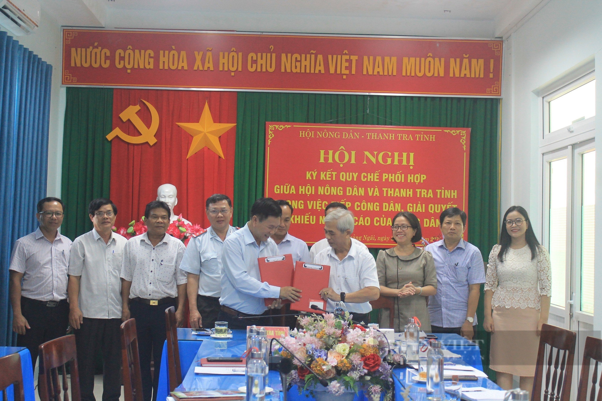 Hội Nông dân và Thanh tra tỉnh Quảng Ngãi ký kết quy chế phối hợp
- Ảnh 2.