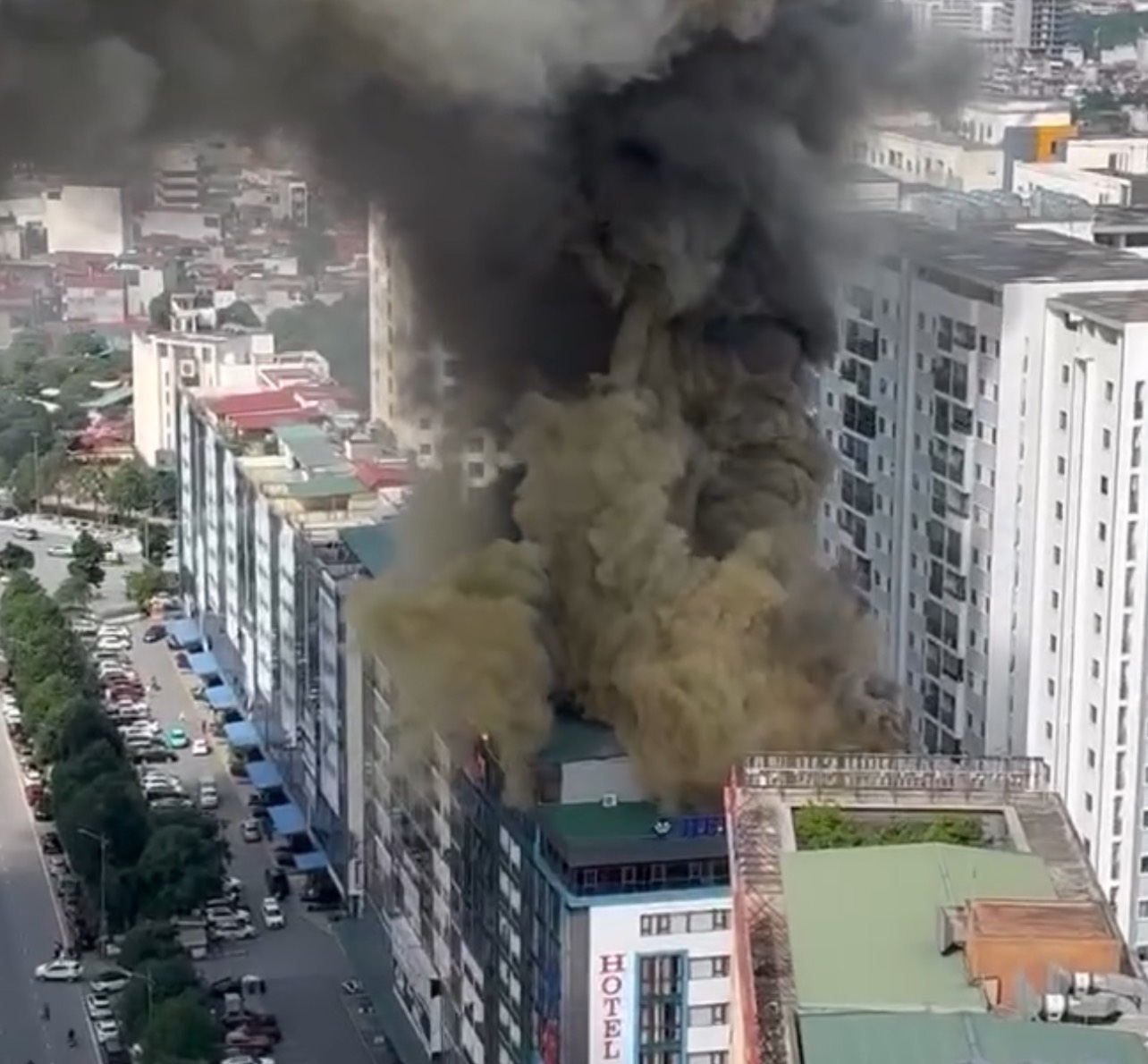 Cháy tòa nhà thương mại 9 tầng tại chung cư ở Bắc Ninh- Ảnh 1.